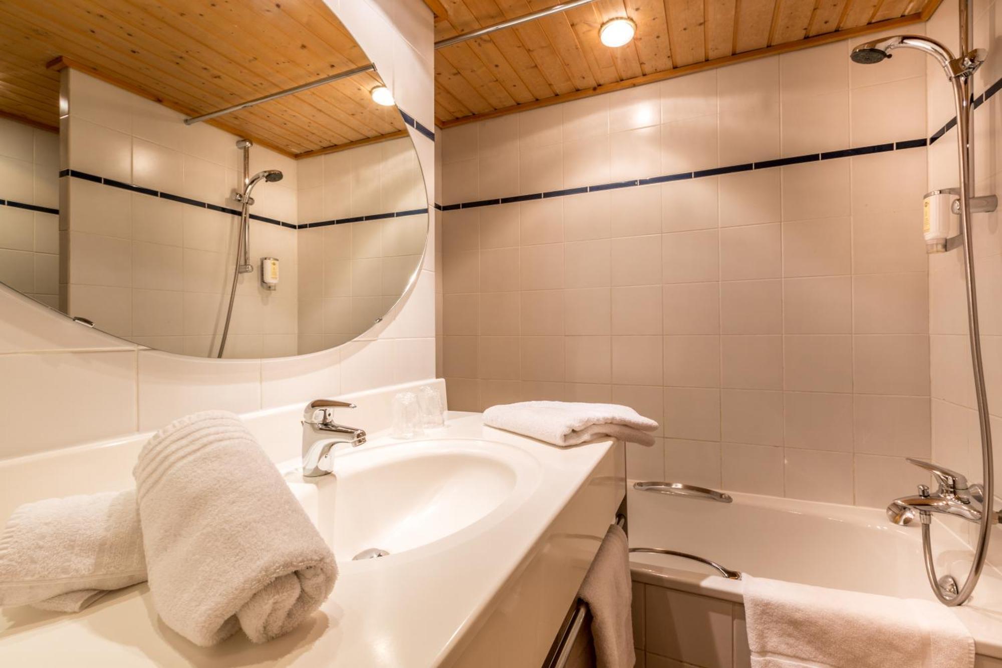 Les Cretes Blanches Hotel Val-d'Isere Room photo